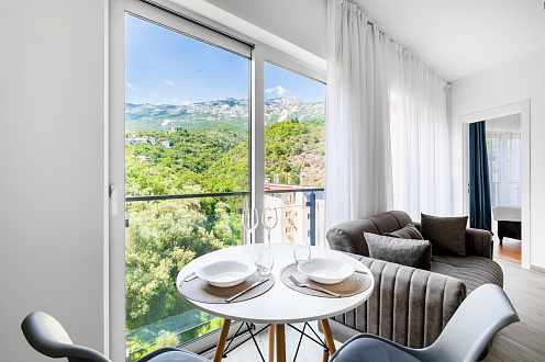 Stilvolle 30 m² Wohnung mit einem Schlafzimmer und schönem Ausblick in Bečići